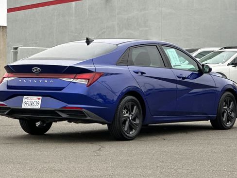Used 2021 Hyundai Elantra SEL w/ Convenience Package image 2