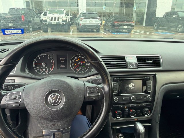 Used 2015 Volkswagen Passat 1.8T SE FWD image 9