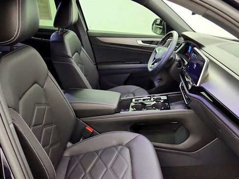 Used 2024 Volkswagen Atlas Cross Sport SE w/ Panoramic Sunroof Package FWD image 23