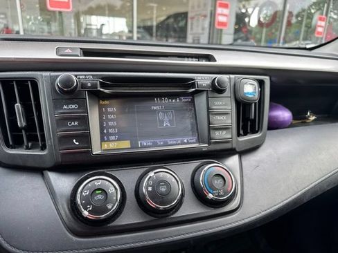 Used 2017 Toyota RAV4 LE FWD image 31