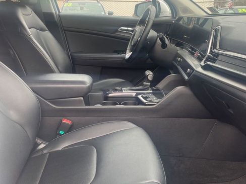 Certified 2023 Kia Sportage EX image 9