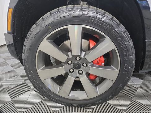 New 2026 Land Rover Defender 110 X AWD/4WD image 9