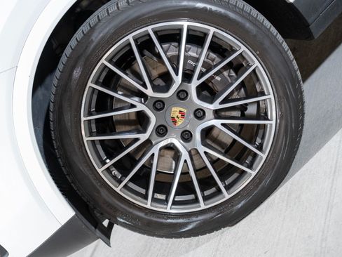 Certified 2021 Porsche Cayenne Coupe AWD/4WD image 11