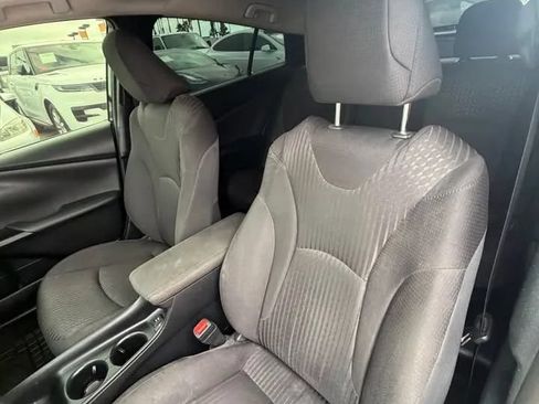 Used 2018 Toyota Prius One FWD image 7