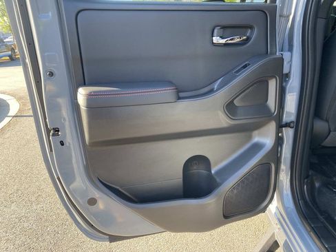 Used 2023 Nissan Frontier PRO-4X w/ Technology Package AWD/4WD image 12