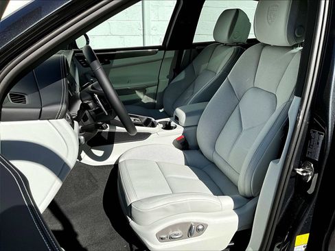 New 2026 Porsche Macan GTS image 5