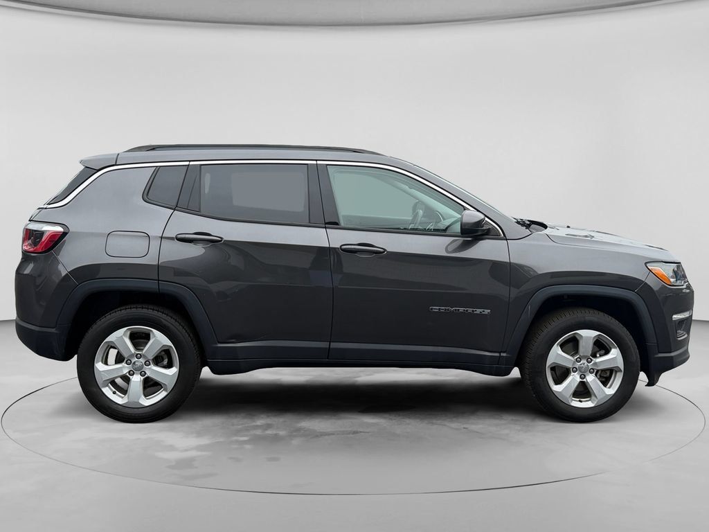 Used 2018 Jeep Compass Latitude w/ Popular Equipment Group AWD/4WD image 10