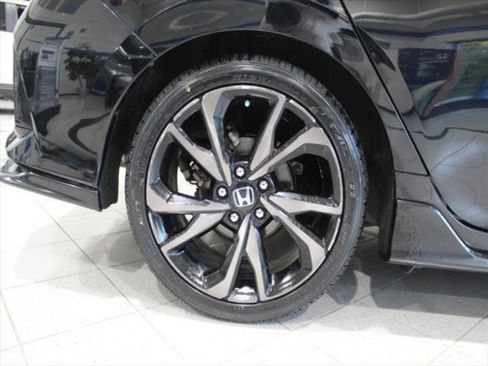 Used 2018 Honda Civic Sport Touring image 11