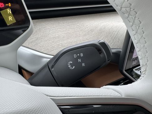 Used 2025 Volkswagen ID. Buzz 1st Edition image 22