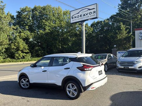 Used 2022 Nissan Kicks S FWD image 5