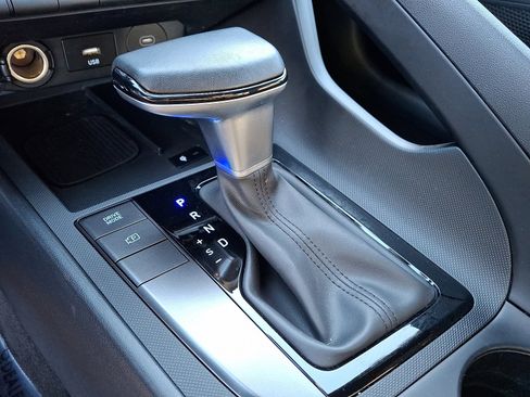 Certified 2025 Hyundai Elantra Sport image 15