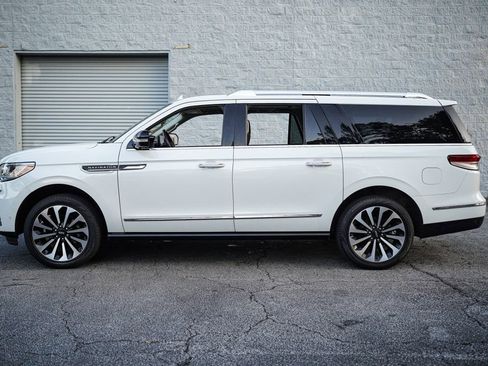 Used 2023 Lincoln Navigator L Reserve AWD/4WD image 9