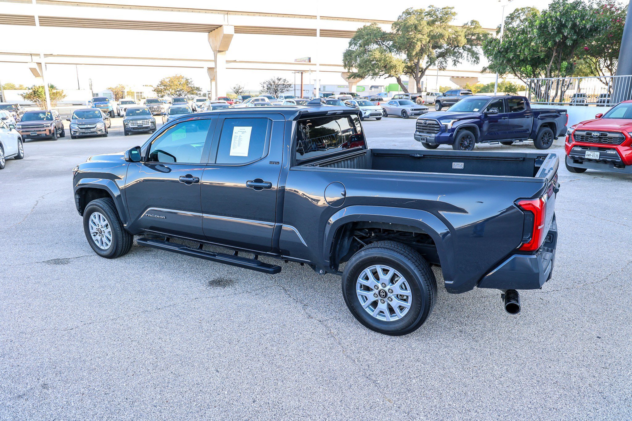 Certified 2025 Toyota Tacoma SR5 AWD/4WD image 10