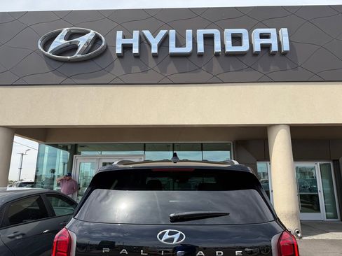 Used 2023 Hyundai Palisade SEL image 6