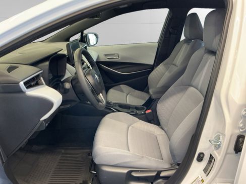 Certified 2025 Toyota Corolla SE image 9