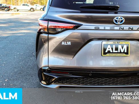 Used 2022 Toyota Sienna XSE image 13