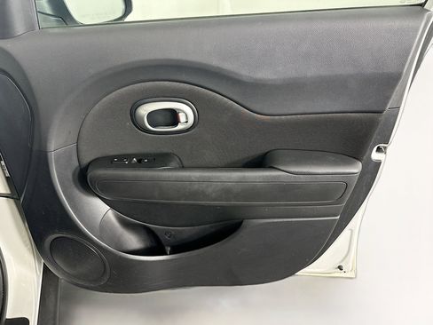 Used 2016 Kia Soul + FWD image 30