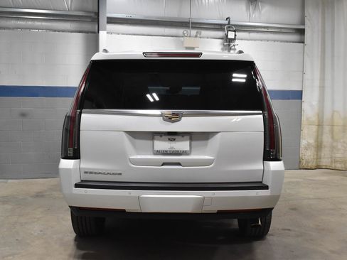 Used 2020 Cadillac Escalade ESV Luxury AWD/4WD image 27