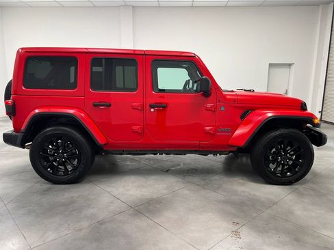 Used 2025 Jeep Wrangler Unlimited Sahara image 8
