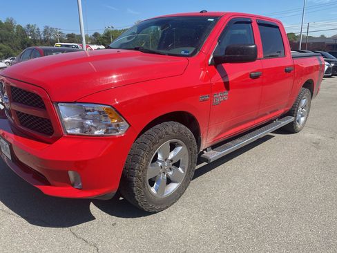 Used 2019 RAM 1500 Express w/ Express Value Package AWD/4WD image 2