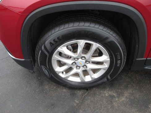 Used 2020 Chevrolet Traverse LT image 13