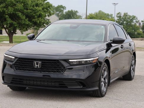 Used 2023 Honda Accord EX image 6
