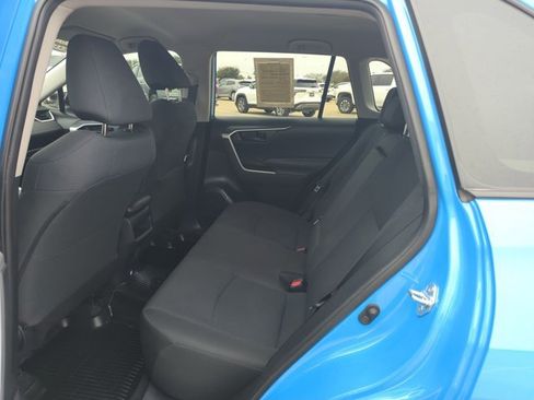 Used 2021 Toyota RAV4 LE image 17