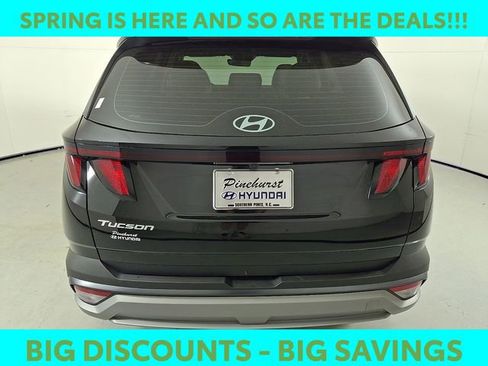 Certified 2025 Hyundai Tucson SE image 6