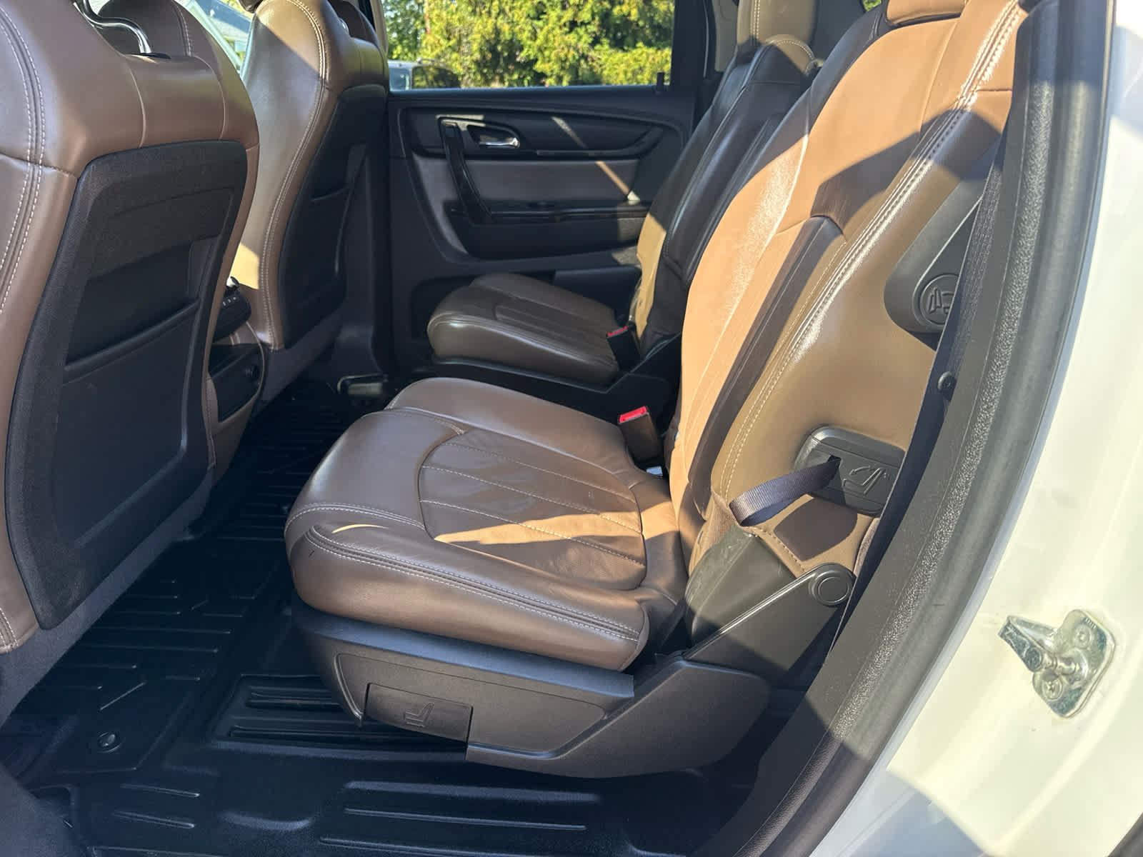 Used 2013 GMC Acadia SLT w/ Technology Package AWD/4WD image 13