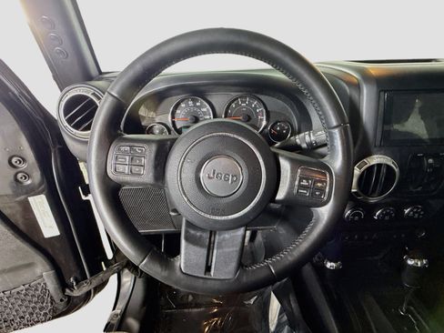 Used 2018 Jeep Wrangler Unlimited Rubicon w/ Cold Weather Group AWD/4WD image 13
