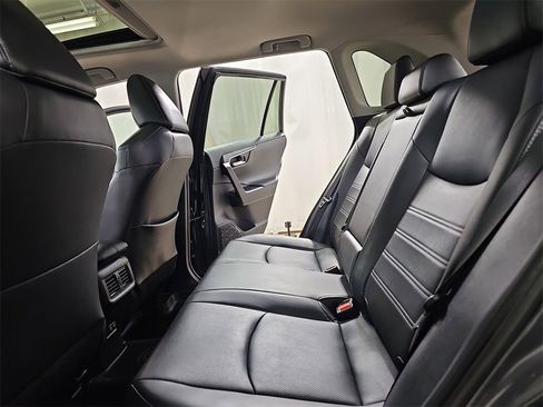 Used 2020 Toyota RAV4 Limited image 21