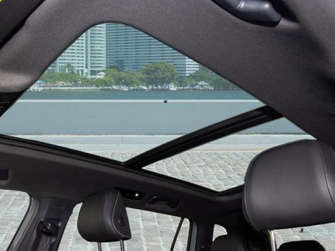 Used 2024 Volkswagen Tiguan SE R-Line image 26