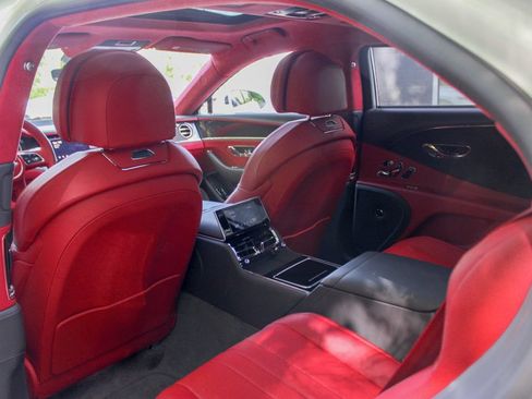 Used 2024 Bentley Flying Spur V8 AWD/4WD image 20