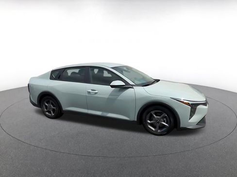 Used 2025 Kia K4 FWD image 2
