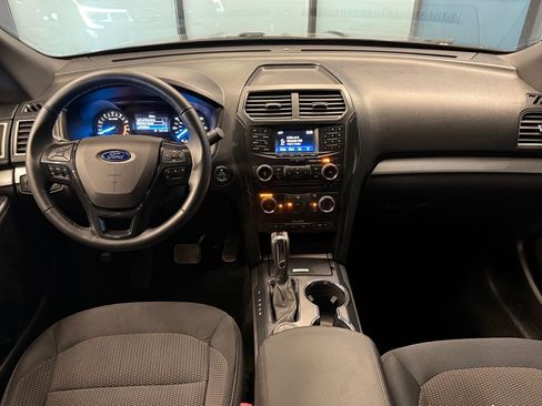Used 2017 Ford Explorer XLT image 9