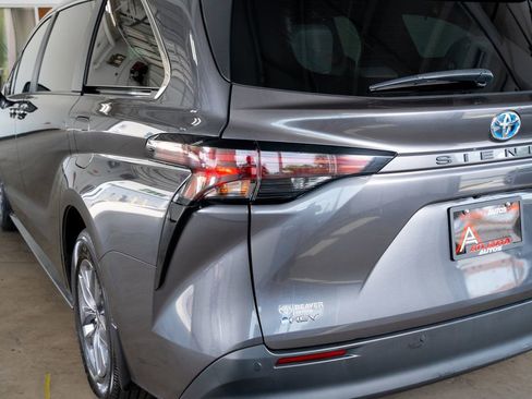 Used 2025 Toyota Sienna XLE image 14