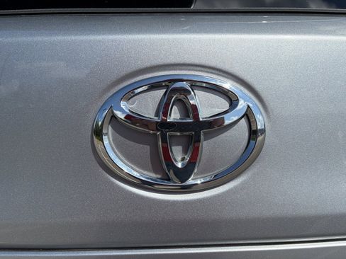 Used 2022 Toyota Corolla Cross LE AWD/4WD image 33
