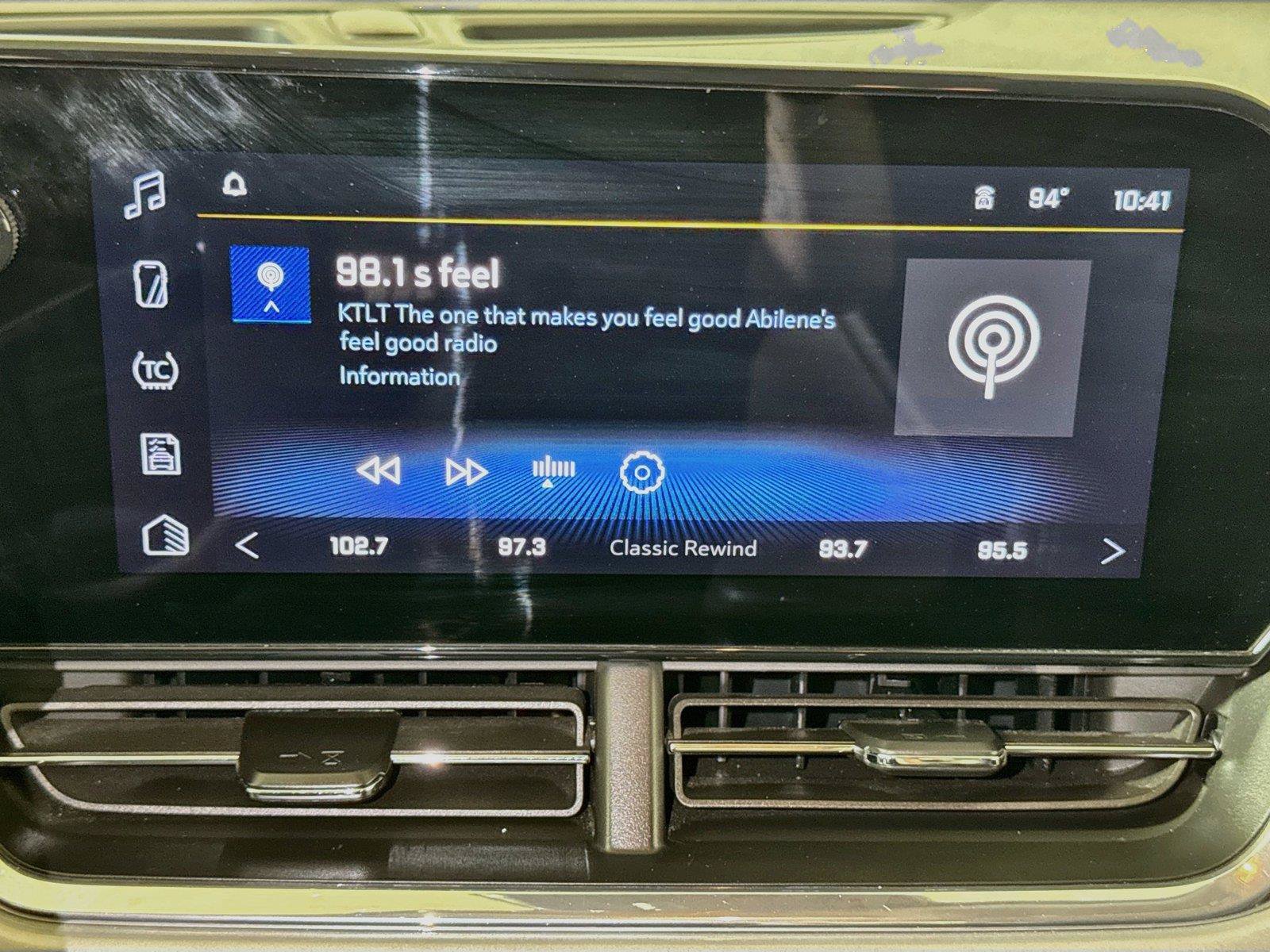 Used 2025 Chevrolet Trax LT FWD image 12