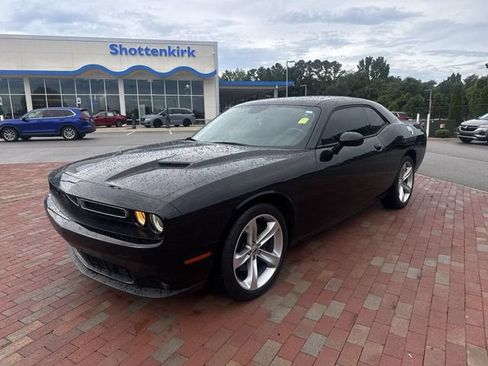 Used 2018 Dodge Challenger SXT w/ Super Sport Group (SS/T) RWD image 1