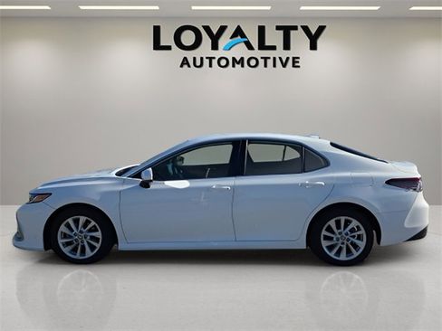 Used 2023 Toyota Camry LE image 2