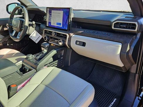 Used 2024 Toyota Tacoma Limited image 20