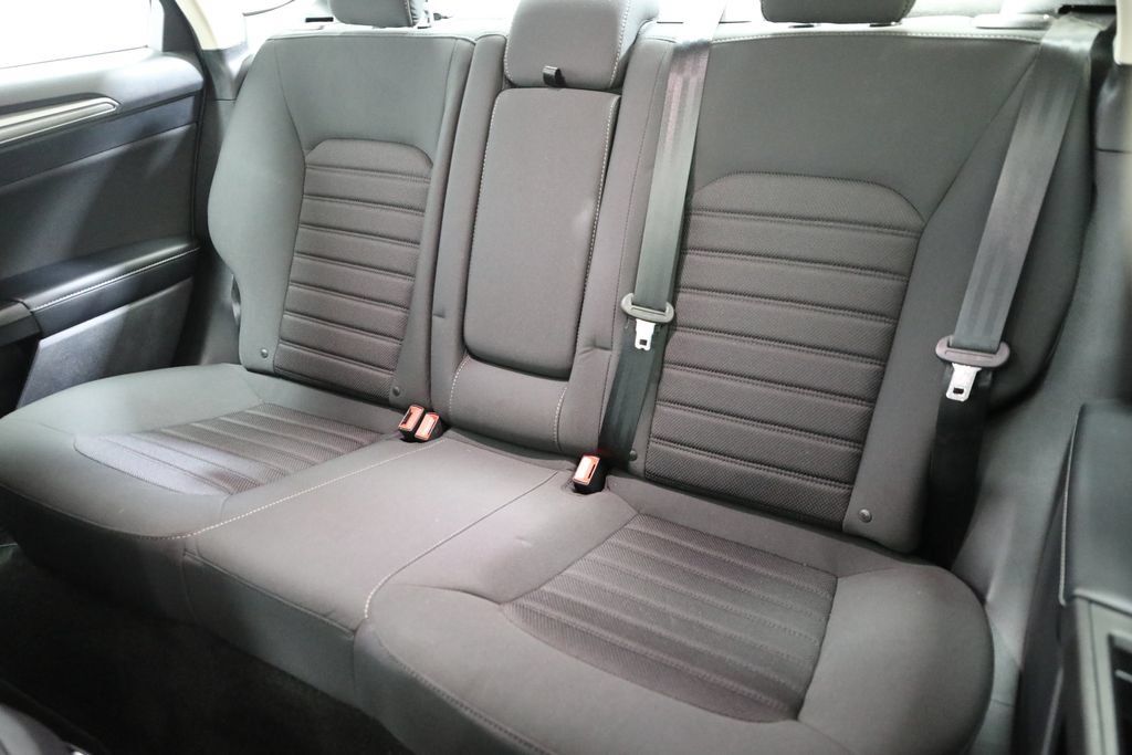 Used 2019 Ford Fusion SE FWD image 15