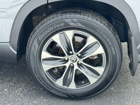 Used 2022 Toyota Highlander XLE image 8