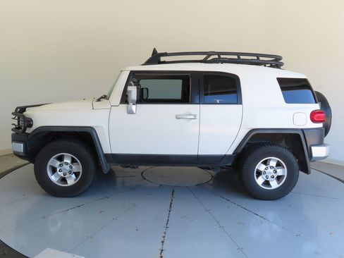 Used 2010 Toyota FJ Cruiser 4WD image 7