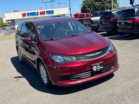Used 2017 Chrysler Pacifica LX FWD image 5