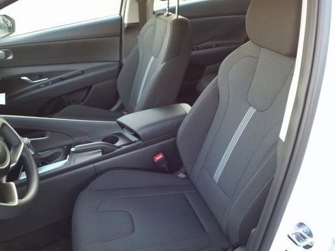 New 2026 Hyundai Elantra SE image 9