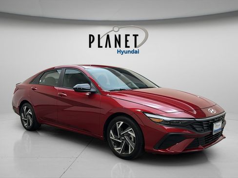Certified 2025 Hyundai Elantra Sport FWD image 1