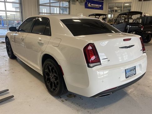 Used 2023 Chrysler 300 Touring L w/ Comfort Group image 5