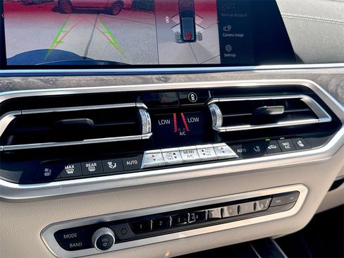 Used 2021 BMW X5 M50i w/ Executive Package image 20