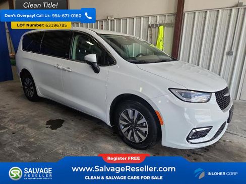 Used 2023 Chrysler Pacifica Touring-L image 5